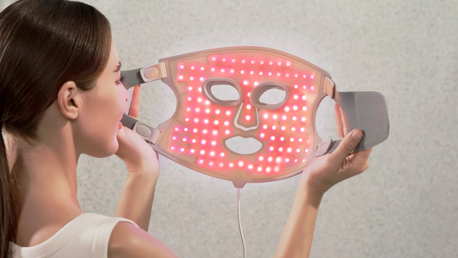 Nanoleaf lance un masque facial de luminothérapie LED, un lampadaire, des bandes lumineuses et plus encore